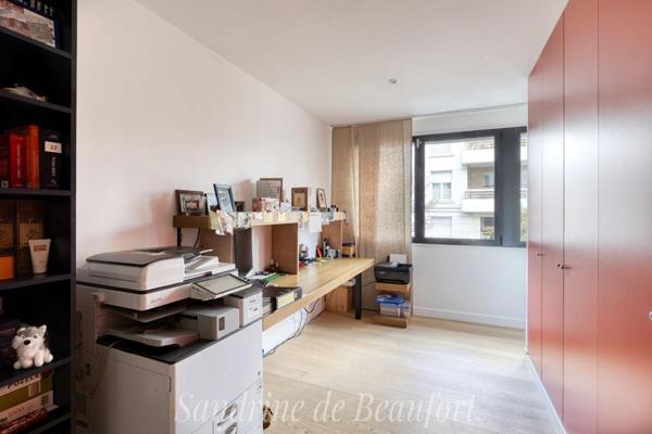 Asnieres - Quartier des Philosophes. 184 m2 de plain pied - terrasse - jardin - parkings