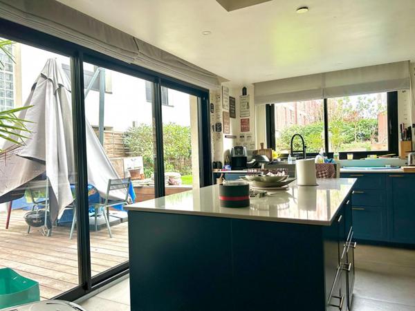 Asnieres - Quartier des Philosophes. 184 m2 de plain pied - terrasse - jardin - parkings