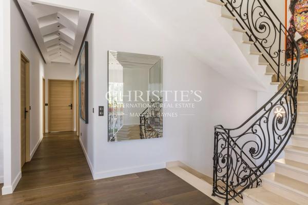 Propriété contemporaine d’exception avec piscine et vues dominantes aux portes de Bordeaux