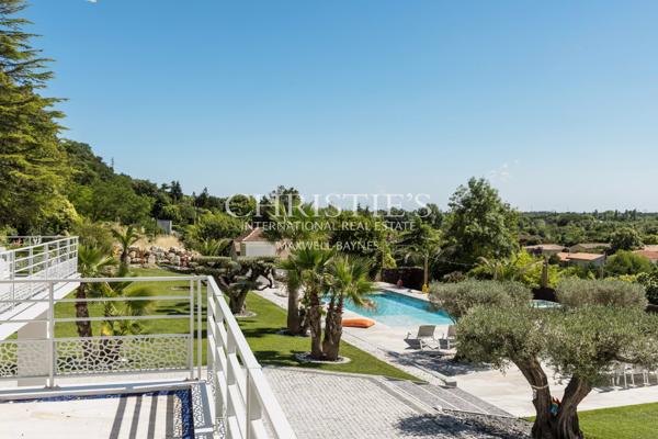 Propriété contemporaine d’exception avec piscine et vues dominantes aux portes de Bordeaux