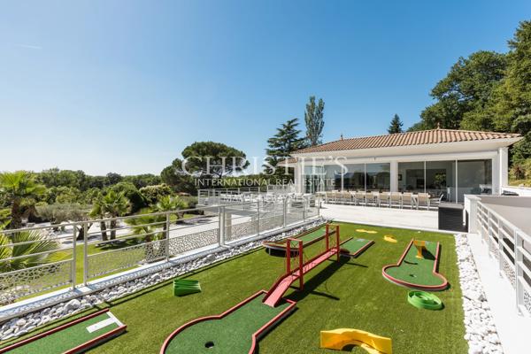 Propriété contemporaine d’exception avec piscine et vues dominantes aux portes de Bordeaux