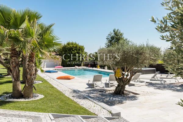 Propriété contemporaine d’exception avec piscine et vues dominantes aux portes de Bordeaux