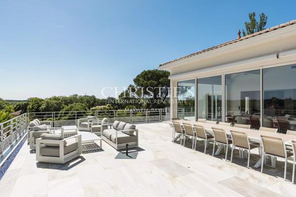 Propriété contemporaine d’exception avec piscine et vues dominantes aux portes de Bordeaux