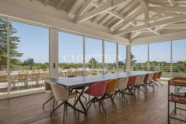 Propriété contemporaine d’exception avec piscine et vues dominantes aux portes de Bordeaux