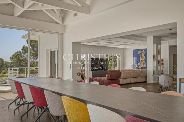 Propriété contemporaine d’exception avec piscine et vues dominantes aux portes de Bordeaux