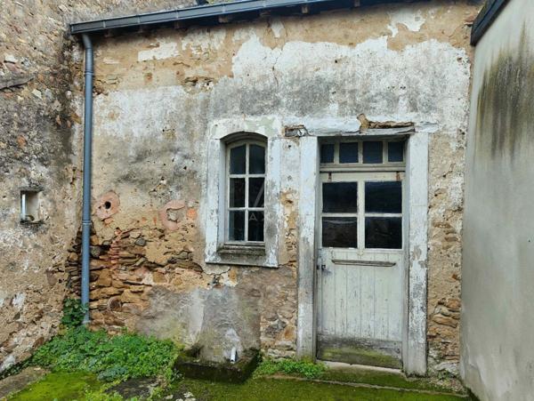 Ensemble immobilier de 230 m² dans le bourg de MORANNES