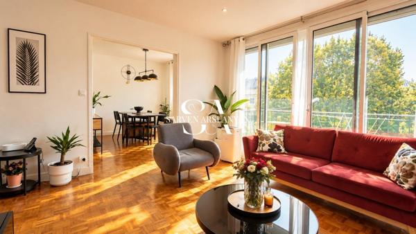 Appartement 4 pièces, 3 chambres. Proche écoles et commerces. RER D à moins de 10 min à pied.