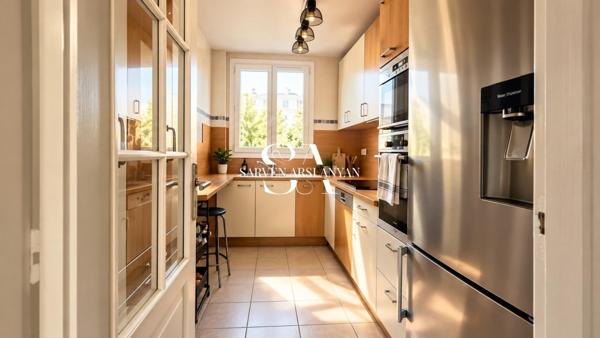 Appartement 4 pièces, 3 chambres. Proche écoles et commerces. RER D à moins de 10 min à pied.
