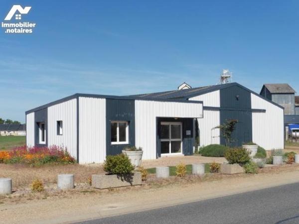 LOCAL PROFESSIONNEL A VENDRE NOYANT-VILLAGES
Proche commerces et services
Local d'environ 320...