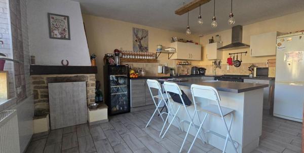 Maison en pierre 146m² rénovée situé à Frasne-le-Château