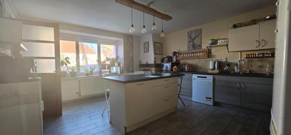 Maison en pierre 146m² rénovée situé à Frasne-le-Château