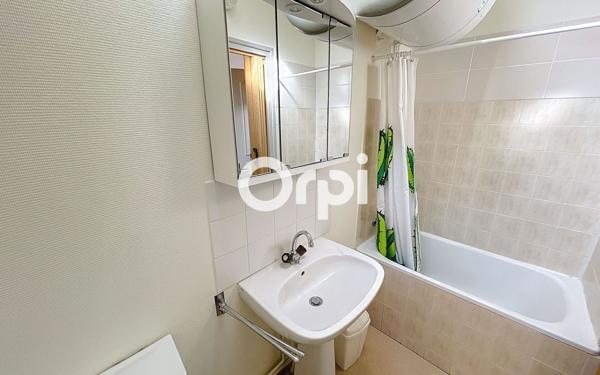 Immeuble à vendre    9 pièces • 230 m2 Saint-Flour