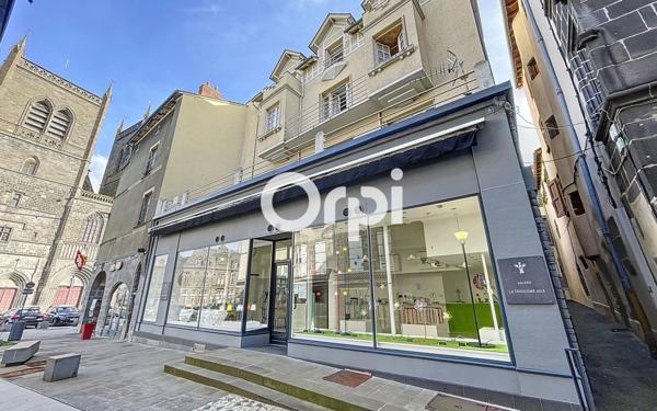 Immeuble à vendre    9 pièces • 230 m2 Saint-Flour