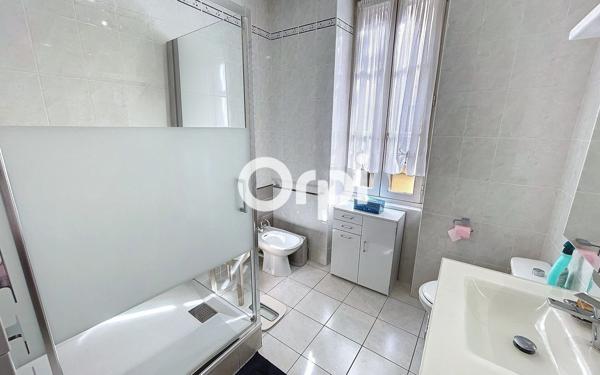 Immeuble à vendre    9 pièces • 230 m2 Saint-Flour