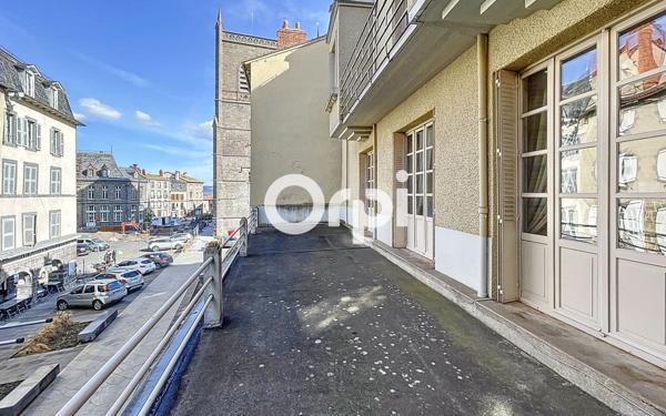 Immeuble à vendre    9 pièces • 230 m2 Saint-Flour