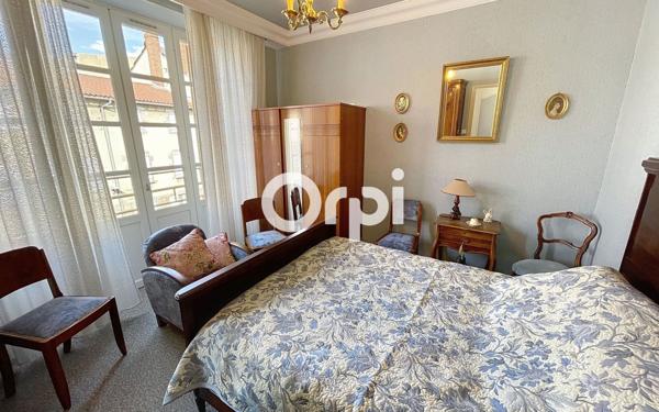 Immeuble à vendre    9 pièces • 230 m2 Saint-Flour