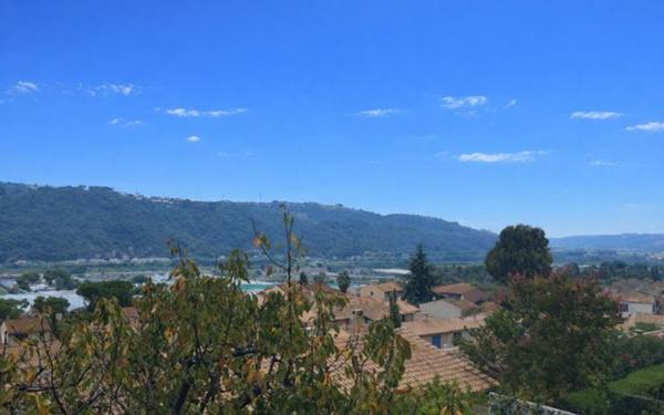 Maison à vendre    5 pièces •  Carros