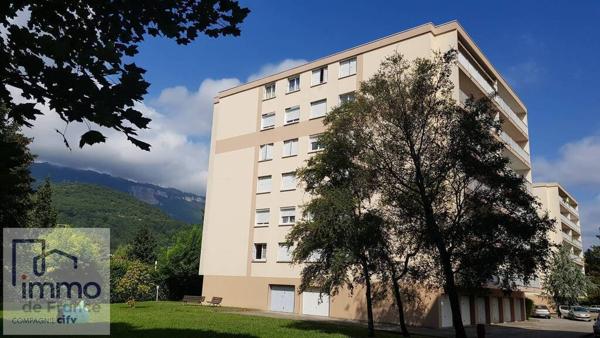 SEYSSINET PARISET. Appartement de type 4 pièces situé au 4ème étage entièrement refait