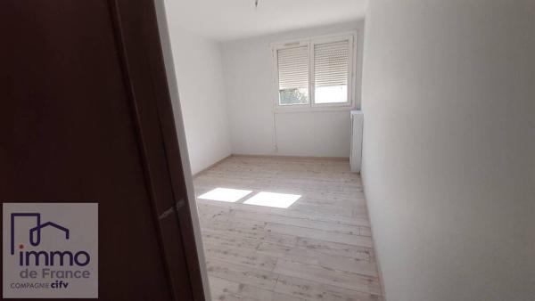 SEYSSINET PARISET. Appartement de type 4 pièces situé au 4ème étage entièrement refait