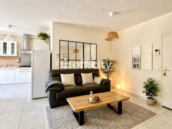 Appartement
         2 pièces
        - 47 m² 120 000 € *