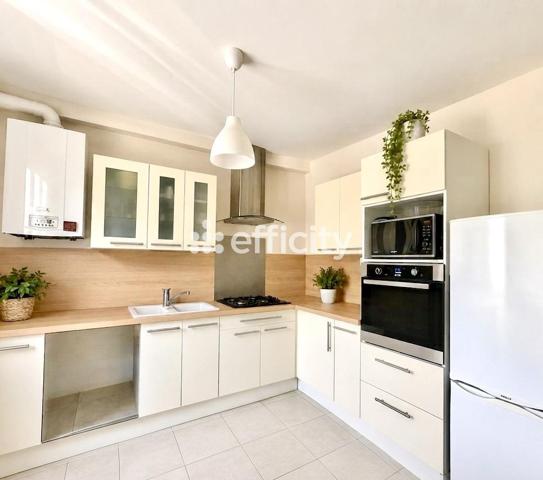 Appartement
         2 pièces
        - 47 m² 120 000 € *