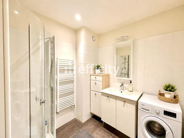 Appartement
         2 pièces
        - 47 m² 120 000 € *