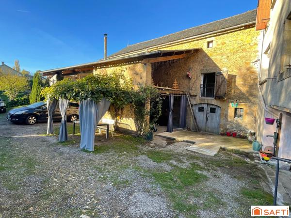 Maison de 235 m2 au coeur de Montbazens avec terrain