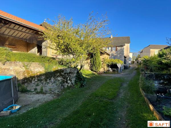 Maison de 235 m2 au coeur de Montbazens avec terrain