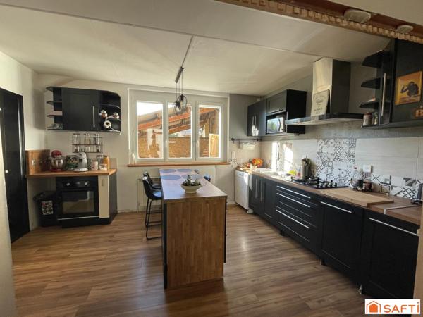 Maison de 235 m2 au coeur de Montbazens avec terrain