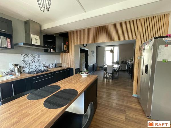 Maison de 235 m2 au coeur de Montbazens avec terrain