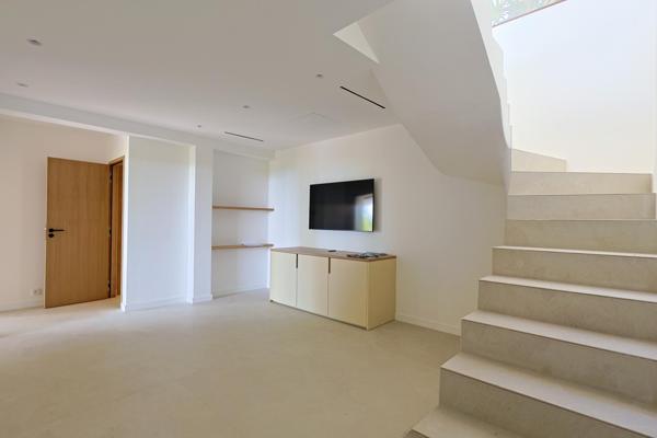 Villa d'Exception, 600 m2 en surfaces annexes.