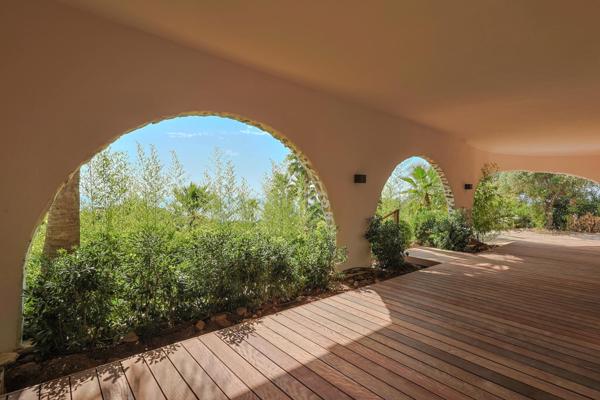 Villa d'Exception, 600 m2 en surfaces annexes.