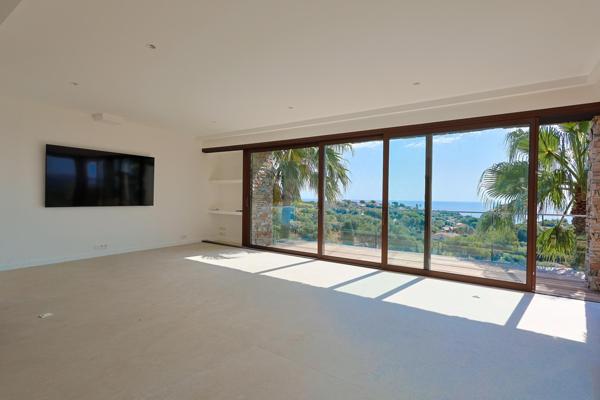 Villa d'Exception, 600 m2 en surfaces annexes.