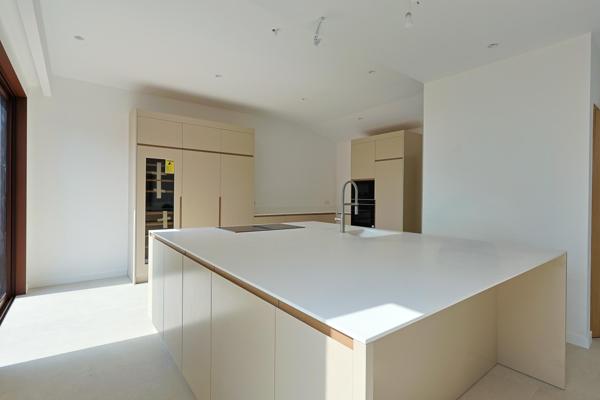 Villa d'Exception, 600 m2 en surfaces annexes.