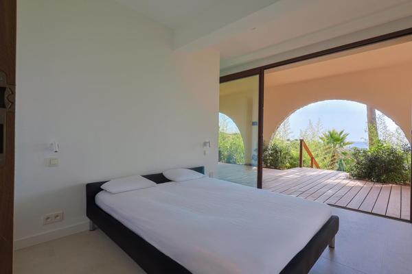 Villa d'Exception, 600 m2 en surfaces annexes.