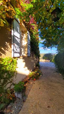 Superbe domaine en Dordogne proche Sarlat au calme avec vue et gîtes