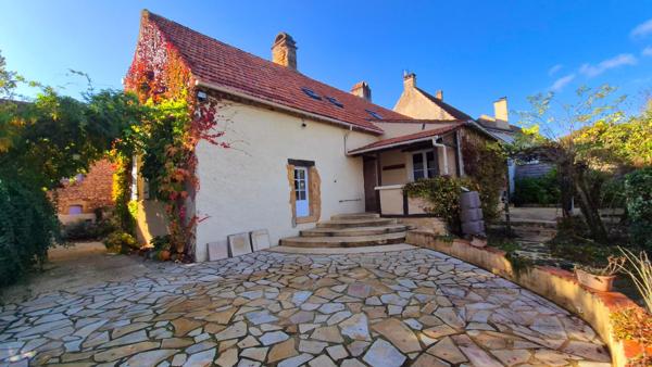 Superbe domaine en Dordogne proche Sarlat au calme avec vue et gîtes