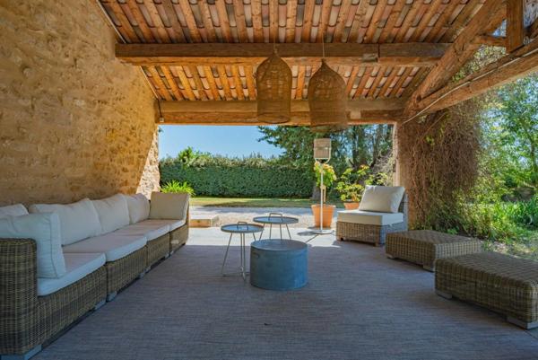 Bergerie en pierre du XVIIIᵉ siècle rénovée - 200 m² - terrain 5000 m² avec piscine - 25 min Aix-en-Provence