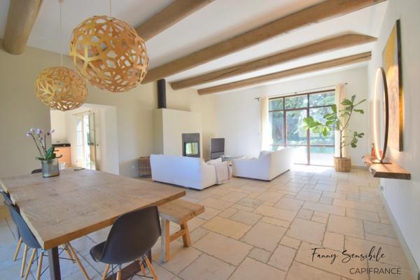 Bergerie en pierre du XVIIIᵉ siècle rénovée - 200 m² - terrain 5000 m² avec piscine - 25 min Aix-en-Provence