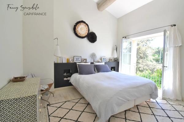 Bergerie en pierre du XVIIIᵉ siècle rénovée - 200 m² - terrain 5000 m² avec piscine - 25 min Aix-en-Provence