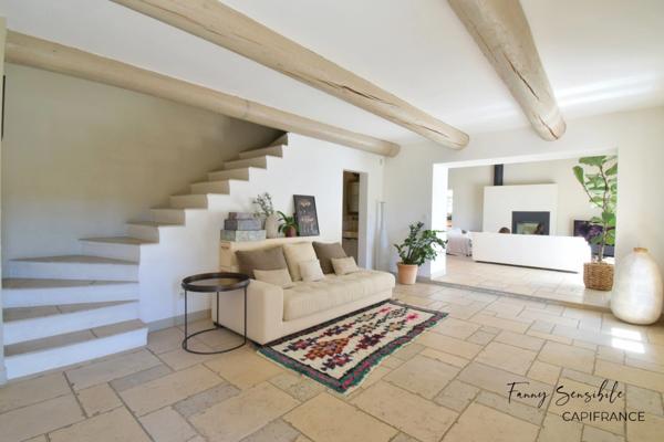 Bergerie en pierre du XVIIIᵉ siècle rénovée - 200 m² - terrain 5000 m² avec piscine - 25 min Aix-en-Provence