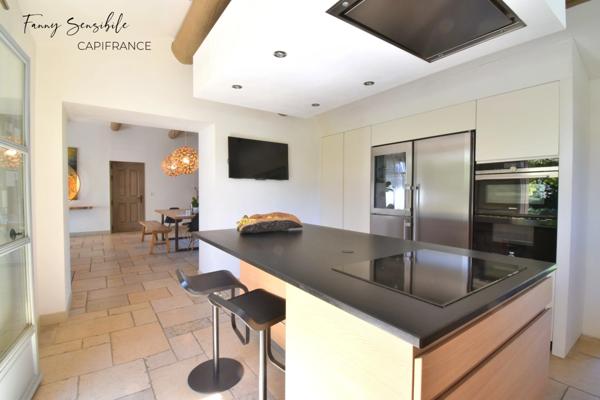 Bergerie en pierre du XVIIIᵉ siècle rénovée - 200 m² - terrain 5000 m² avec piscine - 25 min Aix-en-Provence