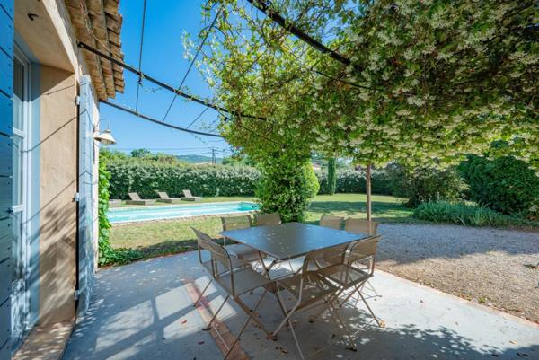 Bergerie en pierre du XVIIIᵉ siècle rénovée - 200 m² - terrain 5000 m² avec piscine - 25 min Aix-en-Provence