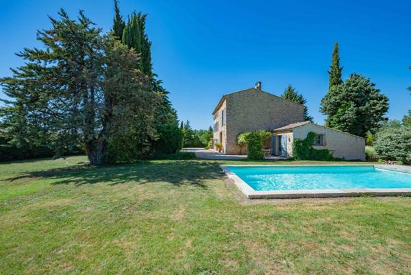Bergerie en pierre du XVIIIᵉ siècle rénovée - 200 m² - terrain 5000 m² avec piscine - 25 min Aix-en-Provence