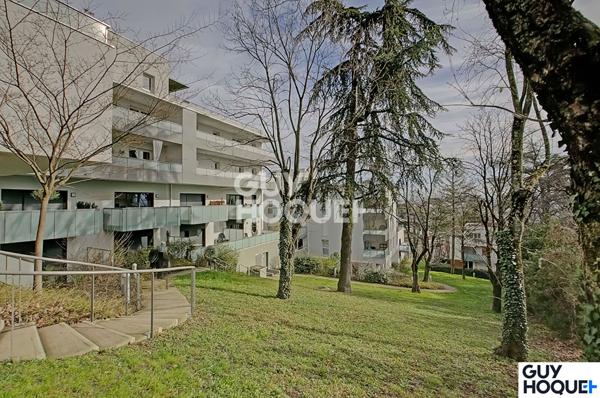 A louer T3 meublé de 61 m² en rez de jardin + terrasse + garage double à la Mulatière