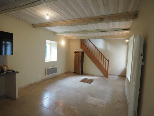 Bédoin (84410) Maison de village à louer lumineuse 2 chambres