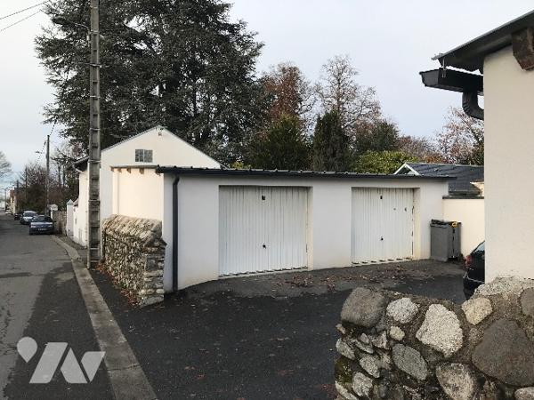 Grand garage fermé de 27,20 m², construit en 2018, et situé en centre ville de BAGNERES DE BIGORRE.