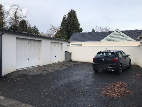 Grand garage fermé de 27,20 m², construit en 2018, et situé en centre ville de BAGNERES DE BIGORRE.