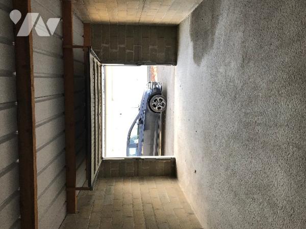 Grand garage fermé de 27,20 m², construit en 2018, et situé en centre ville de BAGNERES DE BIGORRE.