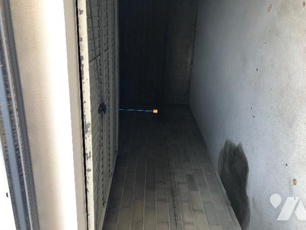 Grand garage fermé de 27,20 m², construit en 2018, et situé en centre ville de BAGNERES DE BIGORRE.